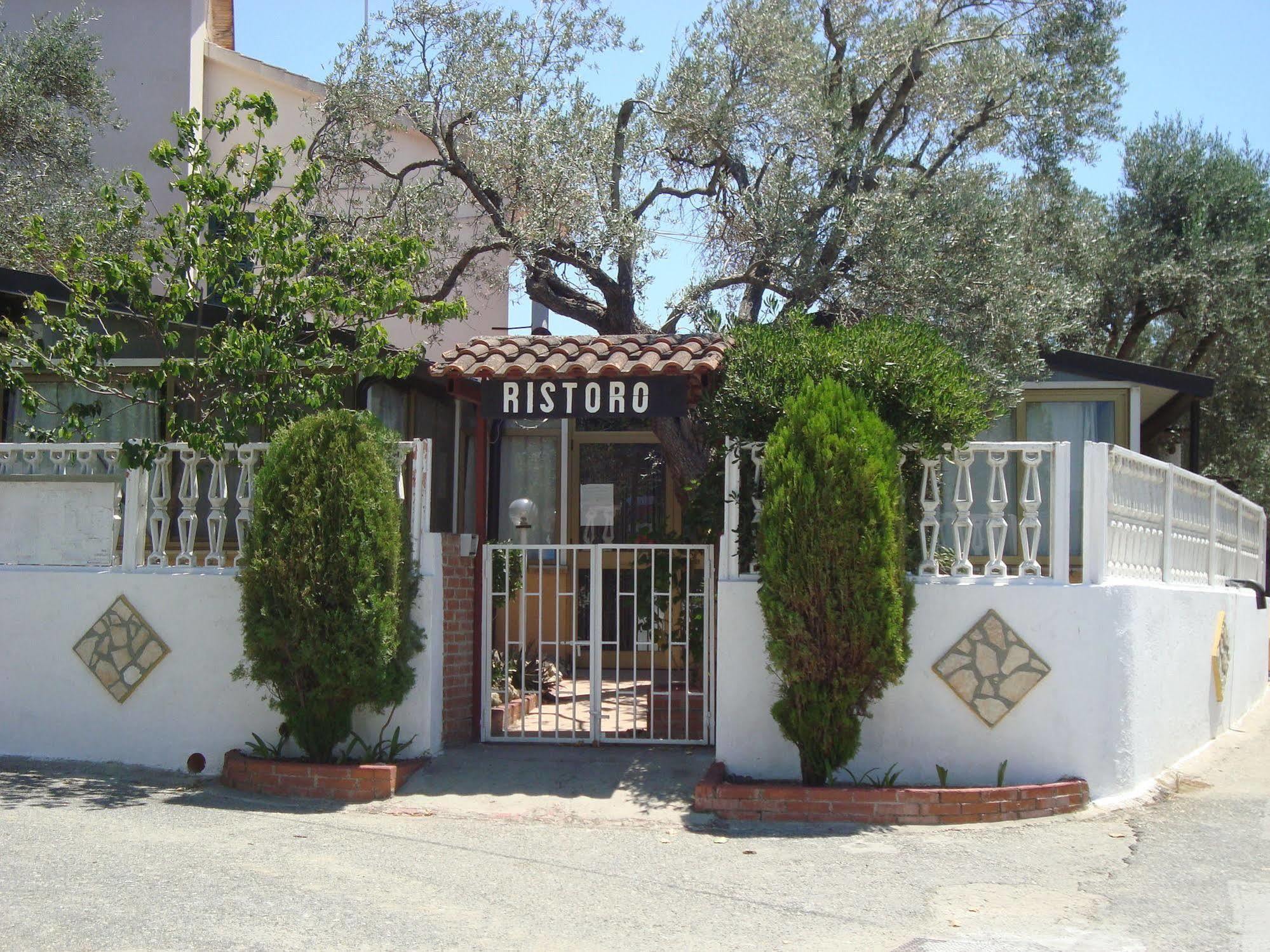 Hotel La Pietra Bianca Marina di Gioiosa Ionica Exterior foto